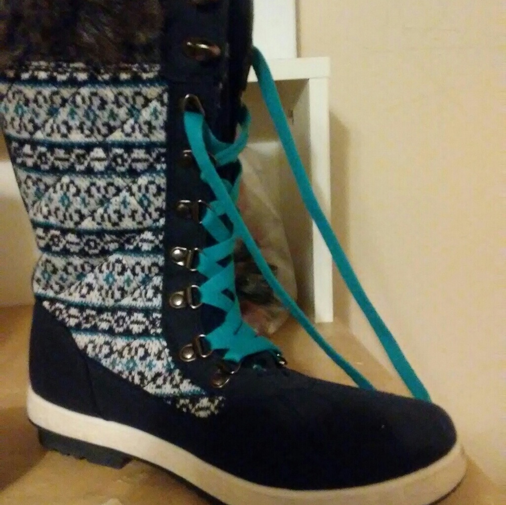 Snow boots